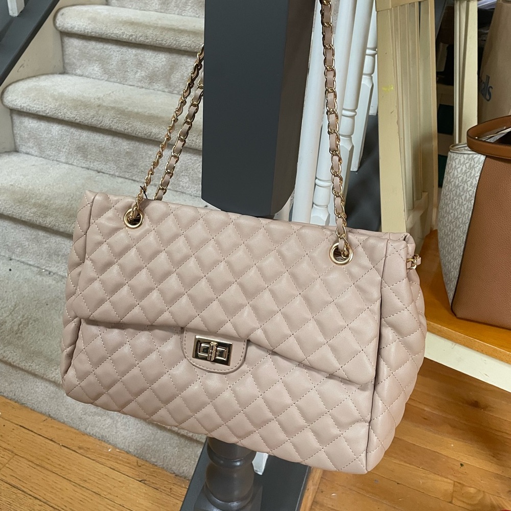 Large quilted bag with chain handle